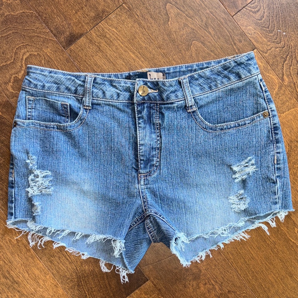 NWOT 75% cotton stretchy L.L. Bean Light Blue Distressed Jean Shorts